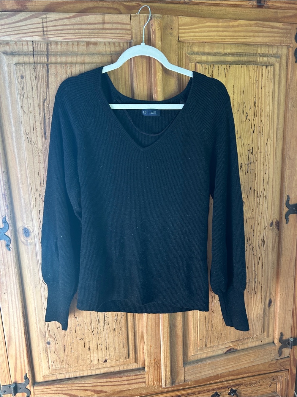 GAP Black V-Neck Ribbed Knit Sweater